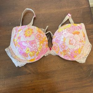 Victoria’s Secret 38b push up bra